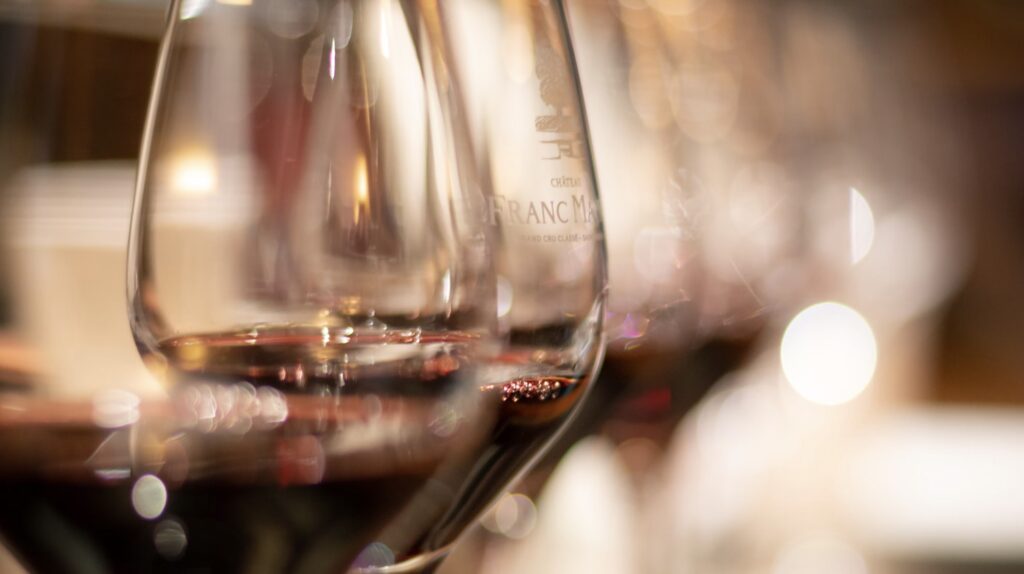 Glasets form er designet til at fremhæve vinens aromaer og bouquet.