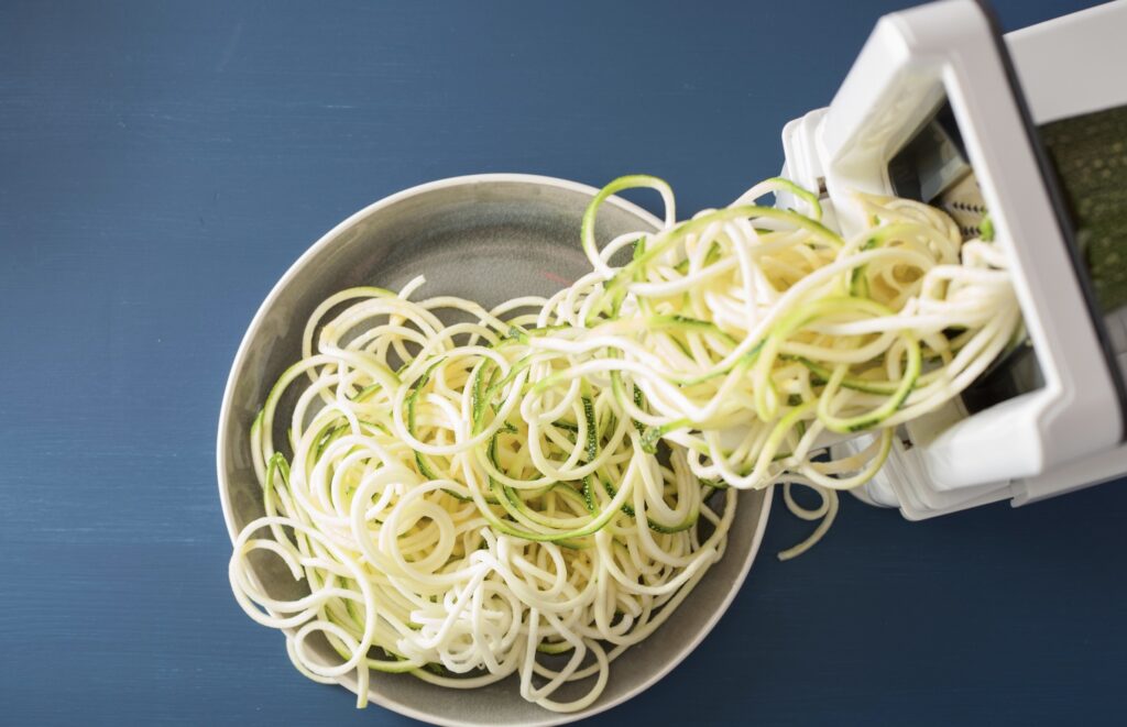 Lav lækre grøntsagsstrimler med en spiralizer.