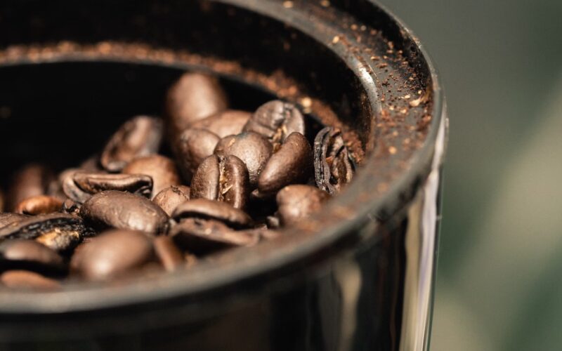 Leder du efter den bedste kaffekværn til dit behov? Vi har fundet de 5 bedste kaffekværne i test og listet dem her.