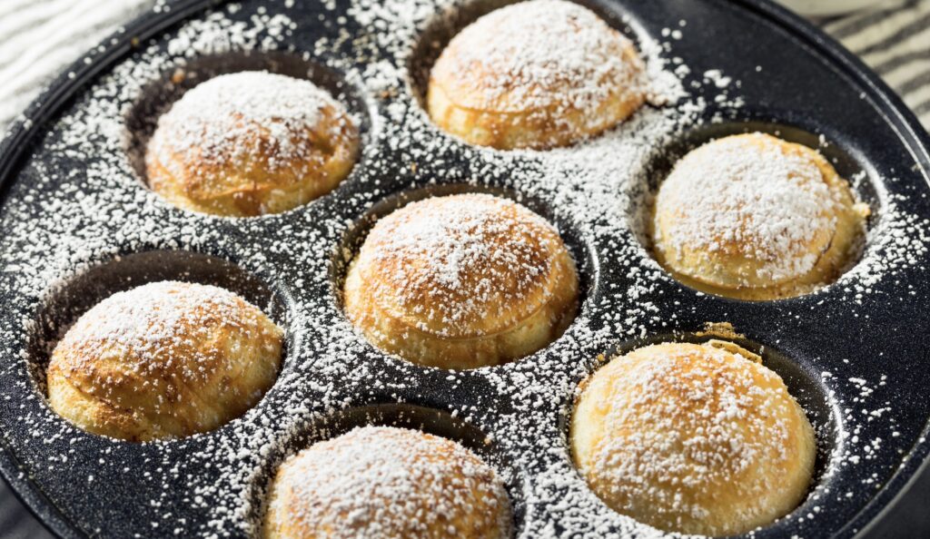 Har du induktionskogeplader, er det vigtigt, at du vælger en æbleskivepande til induktion. Se vores favoritter her.