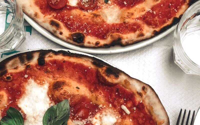 Leder du efter den bedste pizzaovn til grill? Se vores 3 favoritter lige her.