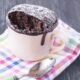 'Kage i kop'-opskrift: Bag nemt en lækker chokoladekage på kun 5 minutter i mikroovnen.